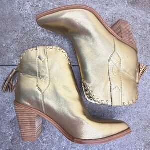 NEW Guess Western Rodeo Faux Leather Gold Tassel Booties Women’s Size 8